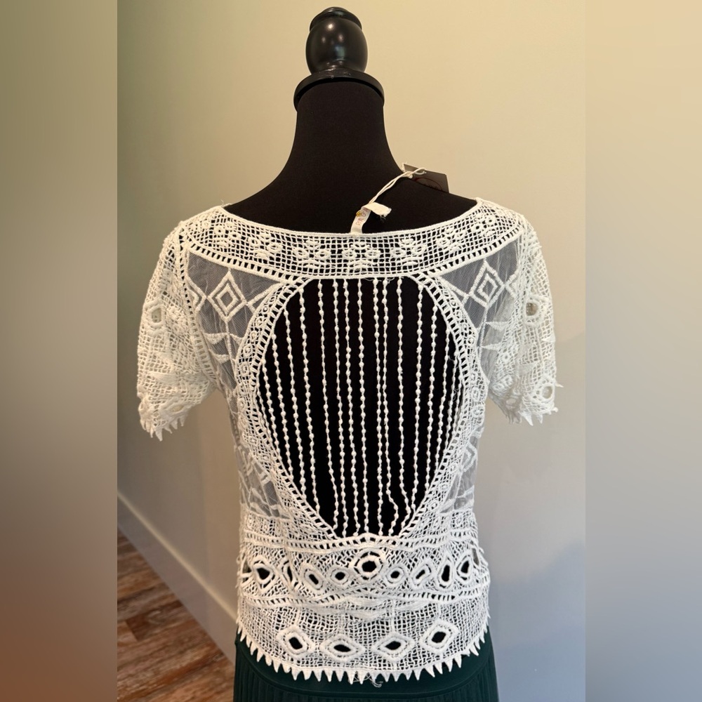 ✨ NWT Raga White Crochet Lace Top ✨